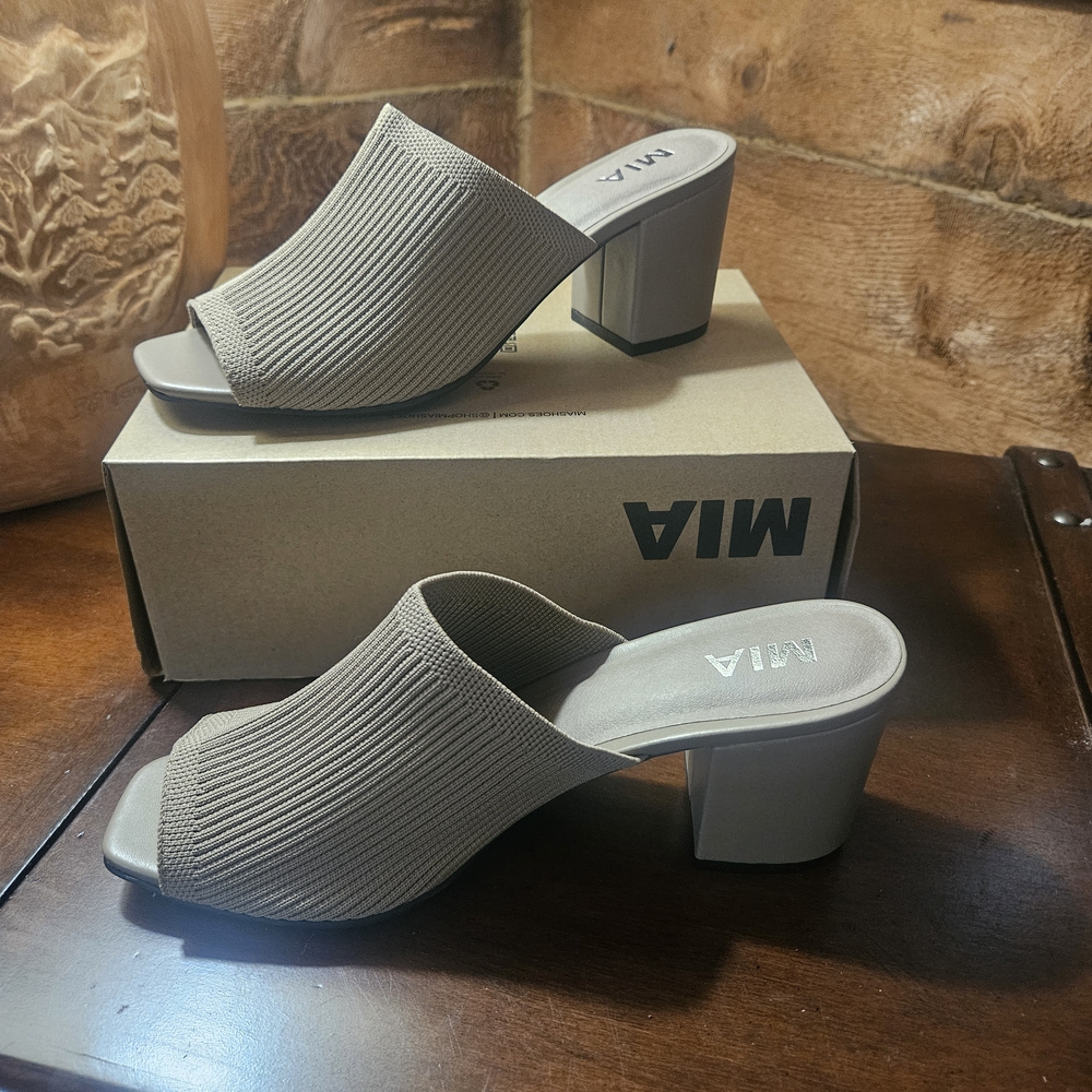 MIA Women's Gray Textured Mules